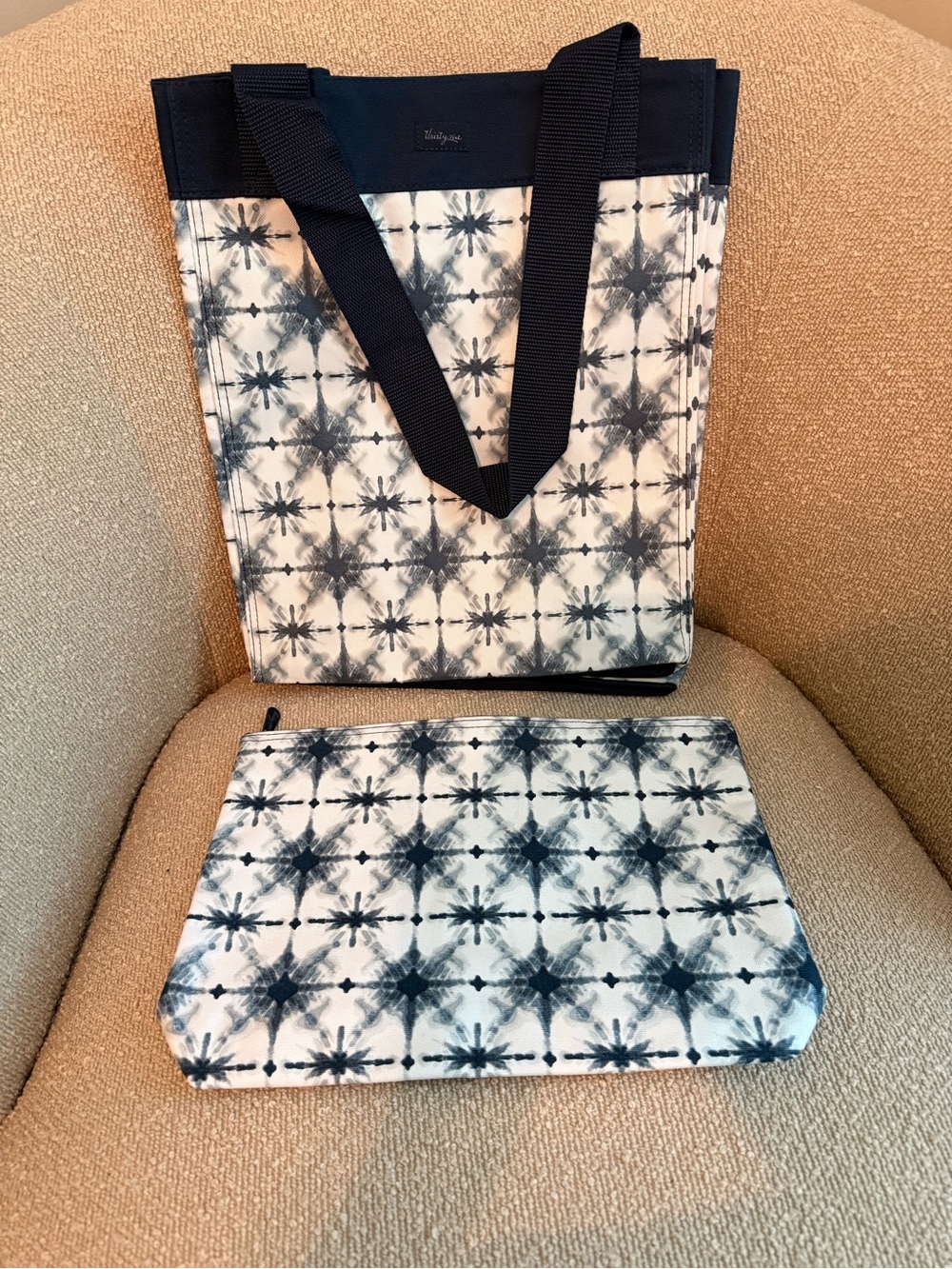 Thirty-One Essential Tote Bag with Matching Pouch